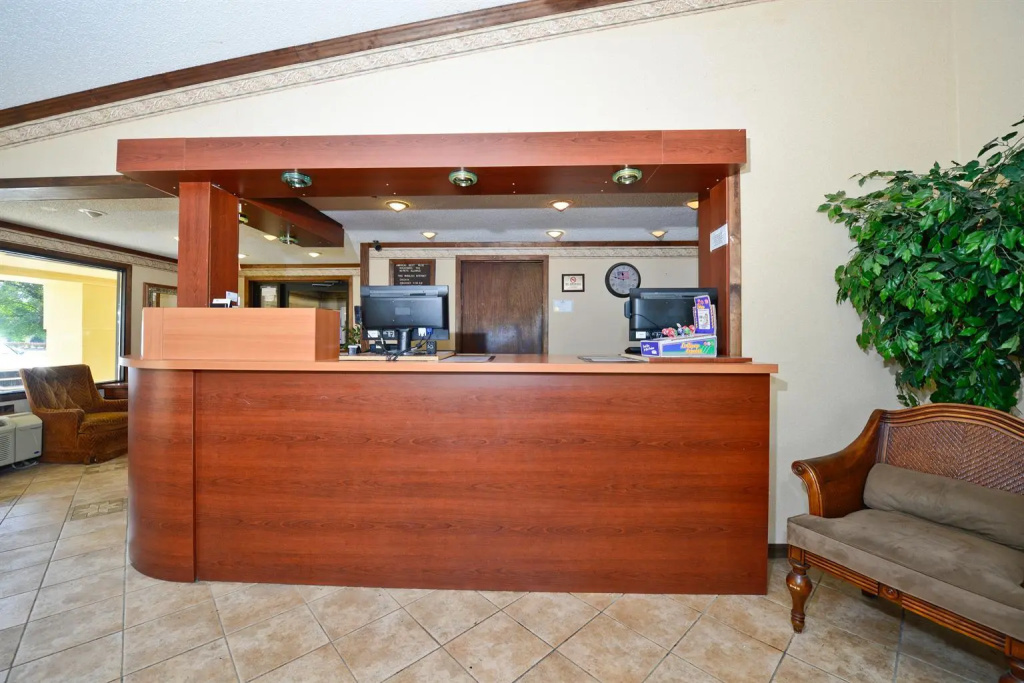 photo 1 of Americas Best Value Inn & Suites Warren Detroit