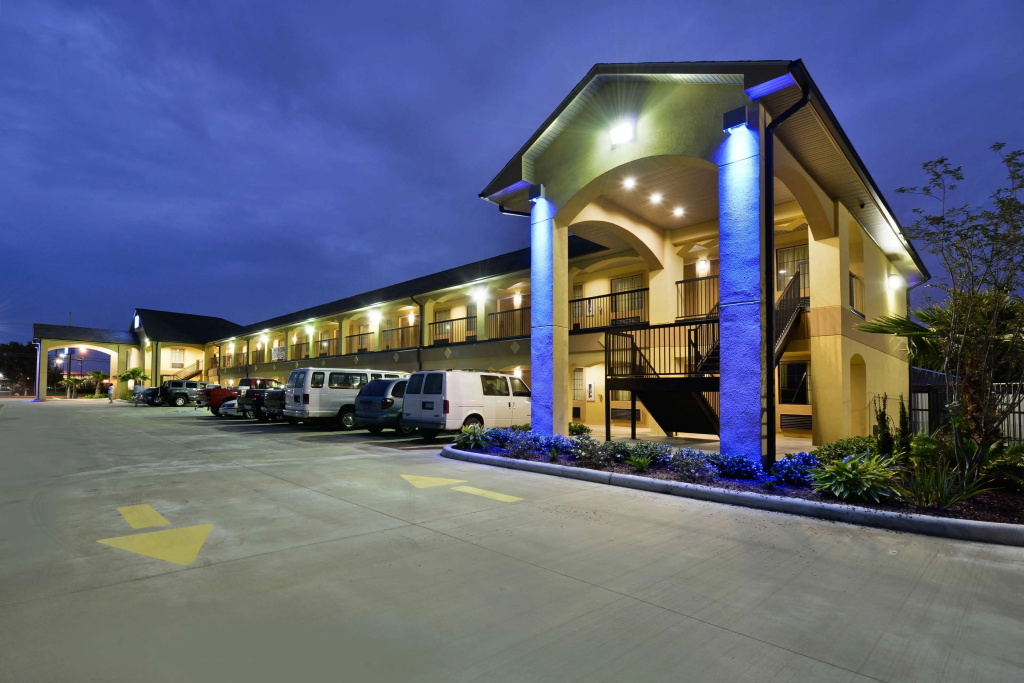 photo 1 of Americas Best Value Inn & Suites Lake Charles at I-210 Exit 11