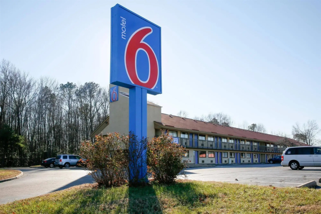 photo 1 of Motel 6 Richmond, VA - Midlothian Turnpike