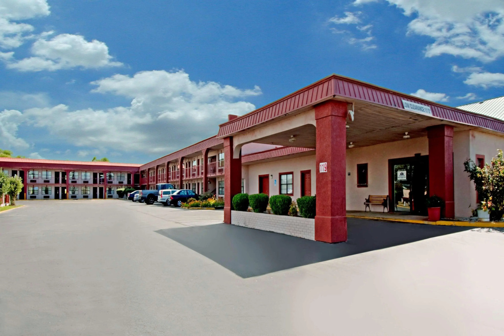 photo 1 of Rodeway Inn Canton