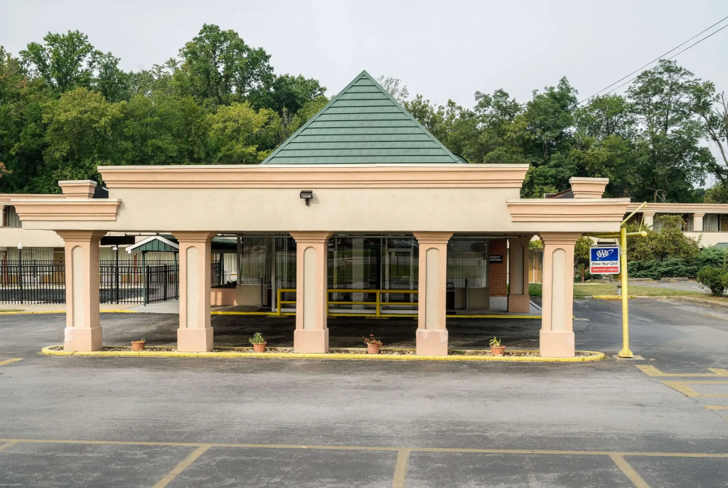 photo 1 of Rodeway Inn University Hotel