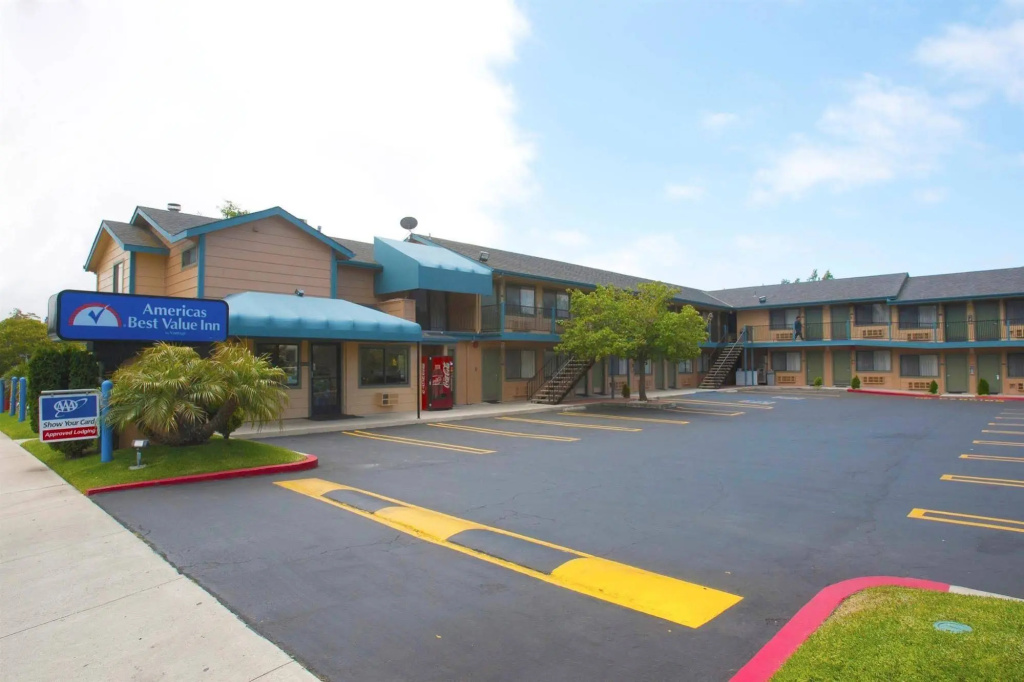 photo 1 of Starlight Inn