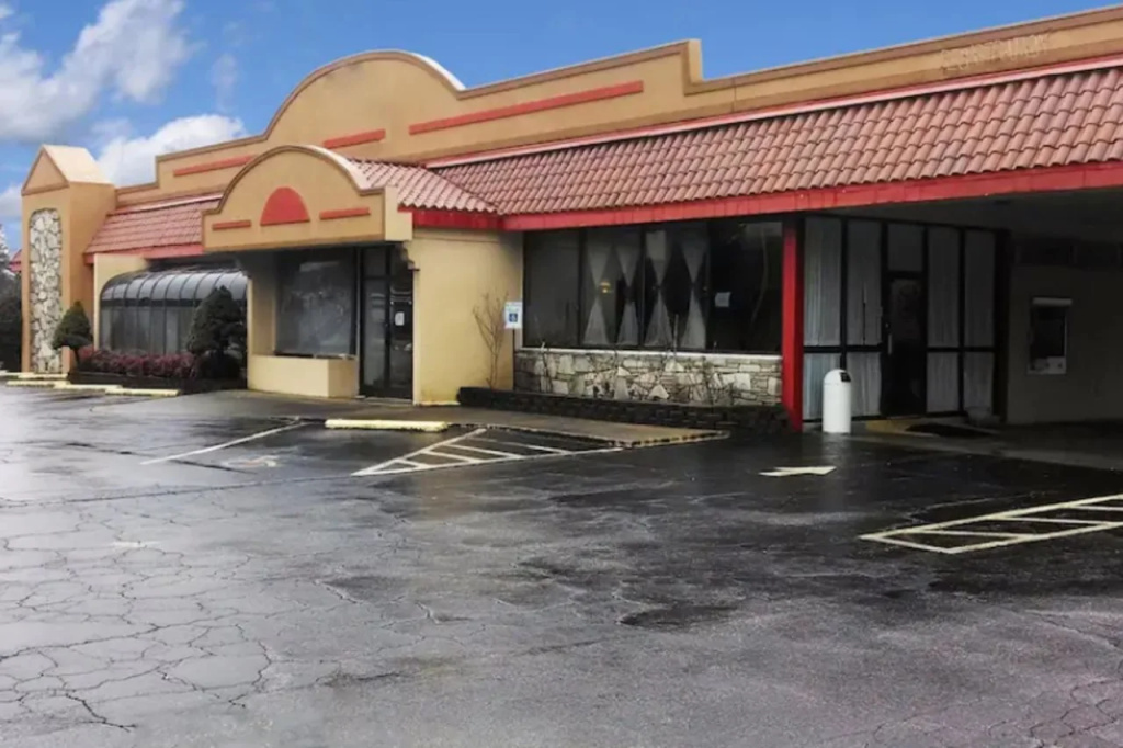 photo 1 of Americas Best Value Inn Marion, NC
