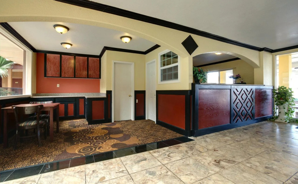 photo 1 of Budget Host Inn Arlington