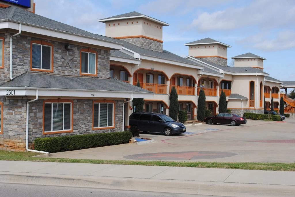 photo 1 of Bestway Inn
