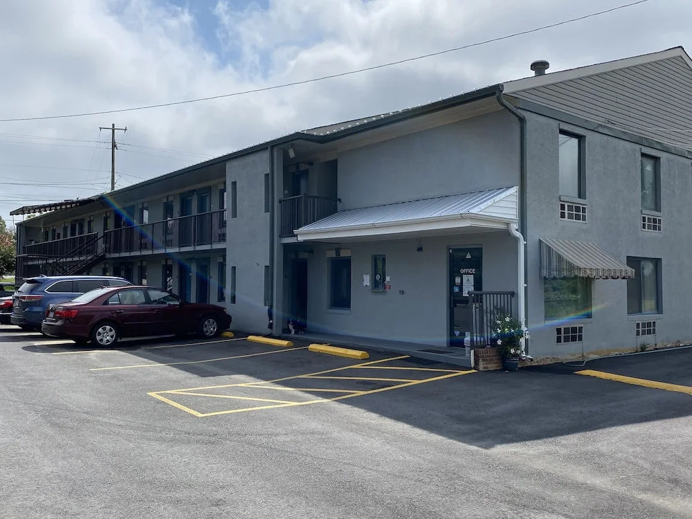 photo 1 of Americas Best Value Inn Concord Nc