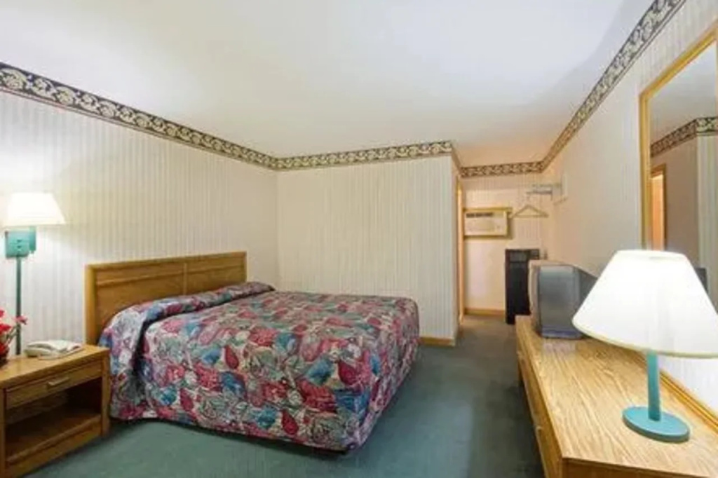 photo 1 of Golden Hill Inn Danbury