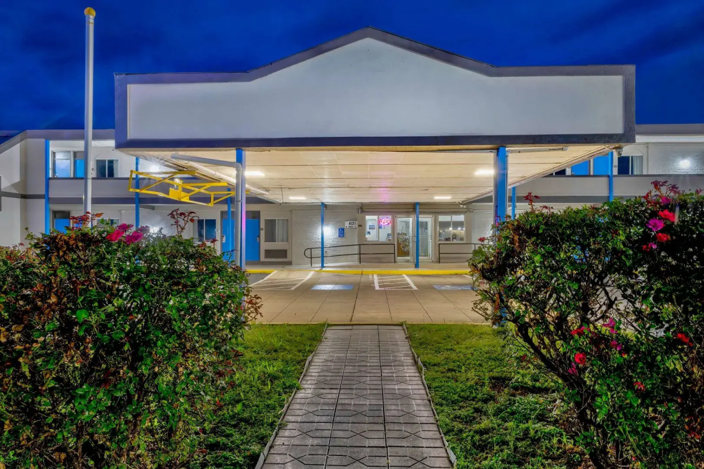 photo 1 of Motel 6 - Harrisburg, PA - Near PA Expo Center