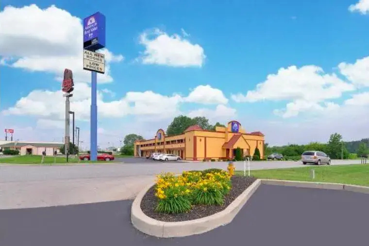 photo 1 of Crossroads Inn