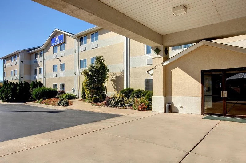 photo 1 of Best Western St. Charles Inn