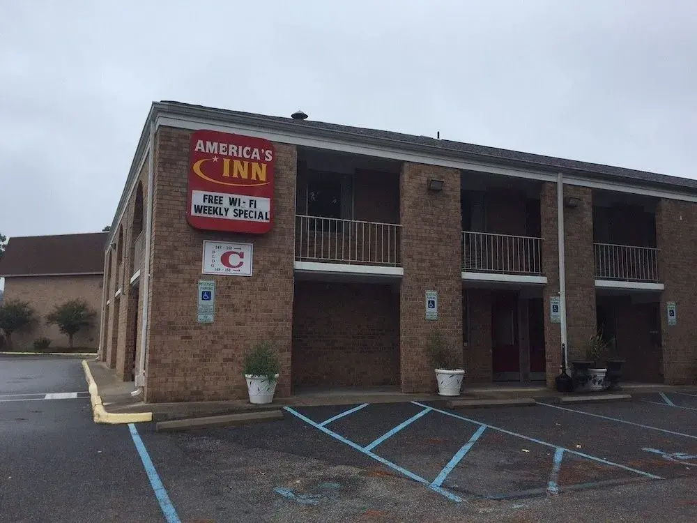 photo 1 of America's Inn
