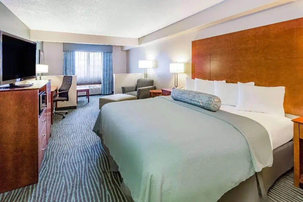photo 1 of Americinn Des Moines-airport