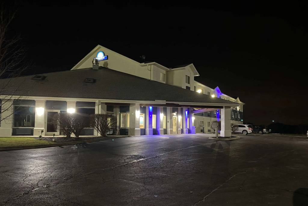 photo 1 of Days Inn by Wyndham Batavia Ohio