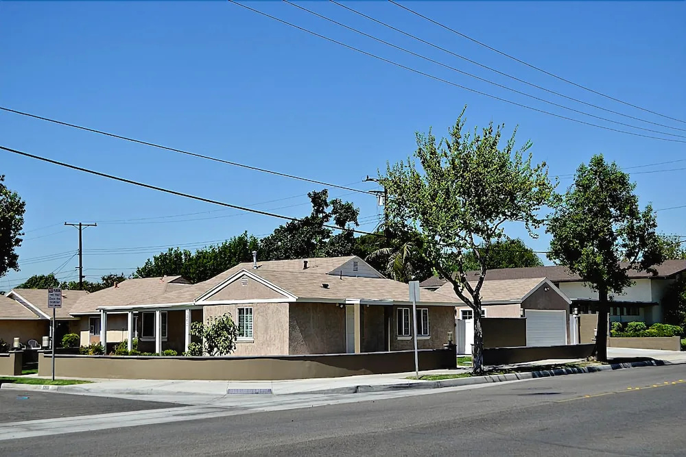 photo 1 of Anaheim Beacon House