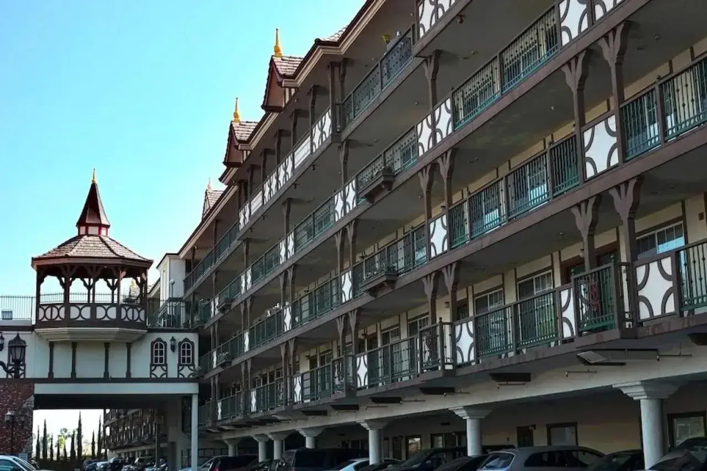 photo 1 of Anaheim Camelot Inn & Suites