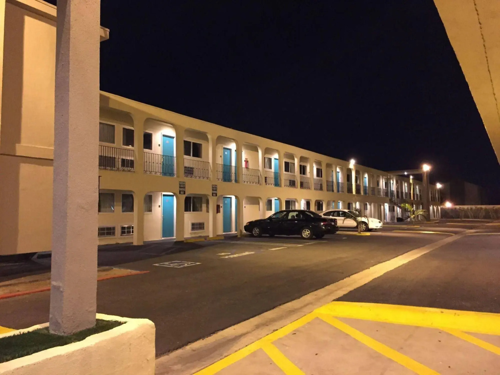 photo 1 of Anaheim Executive Inn & Suites