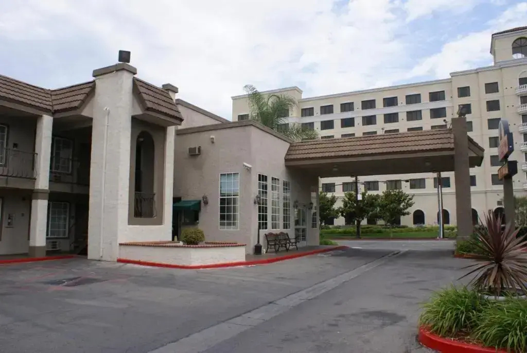 photo 1 of Queens Inn Anaheim