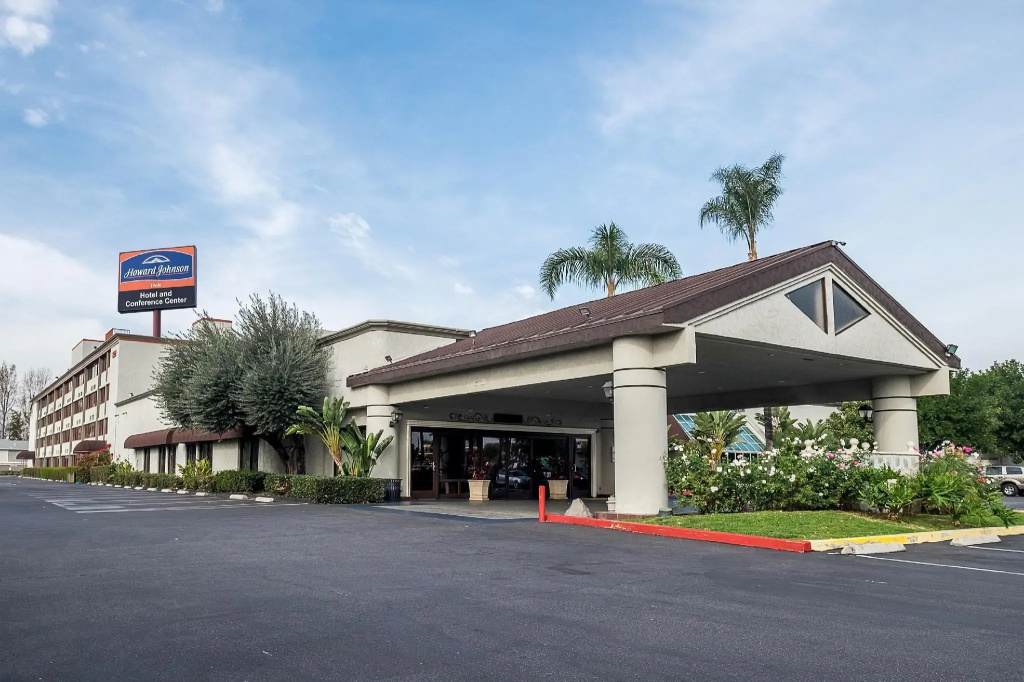 photo 1 of Howard Johnson by Wyndham Fullerton/Anaheim Conference Cntr