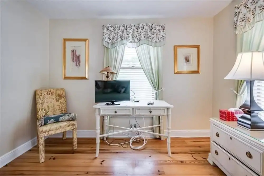 photo 1 of Anchor Inn - Unit 4 2 Bedroom Apts