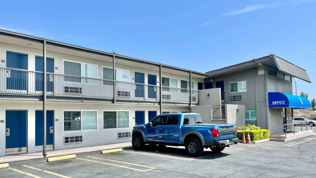 photo 1 of Motel 6 Pico Rivera, CA - Los Angeles