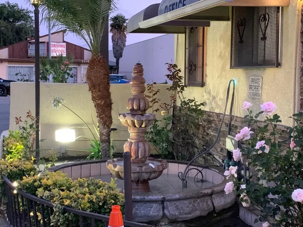 photo 1 of Apache Inn