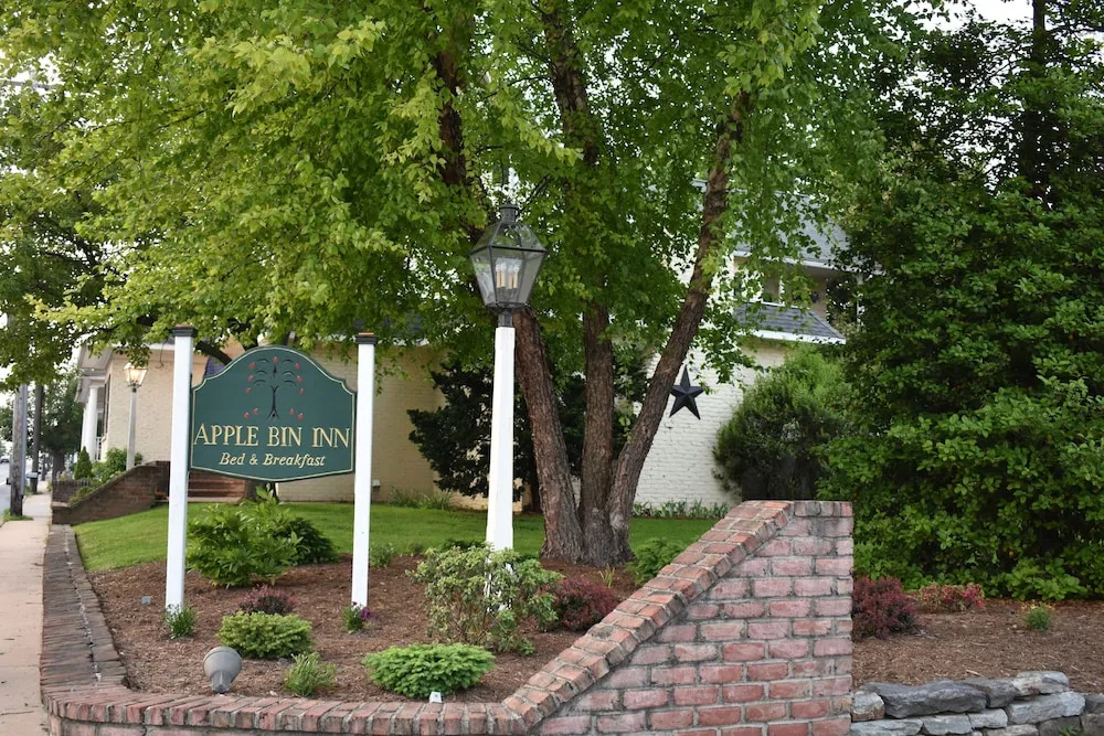 photo 1 of Apple Bin Inn