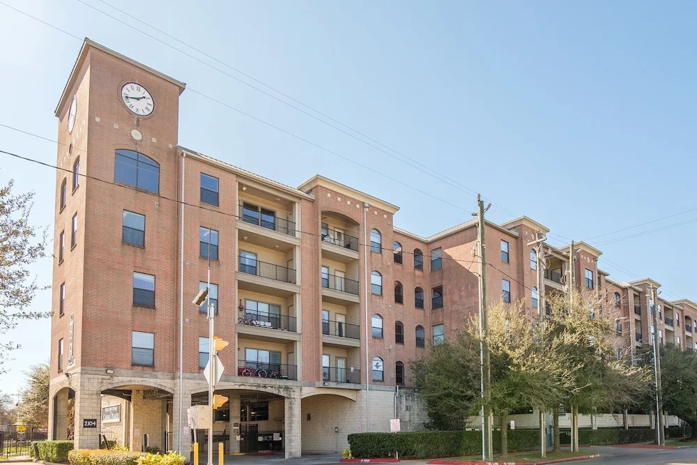 photo 1 of 1 and 2 BR Apts in Downtown by Frontdesk