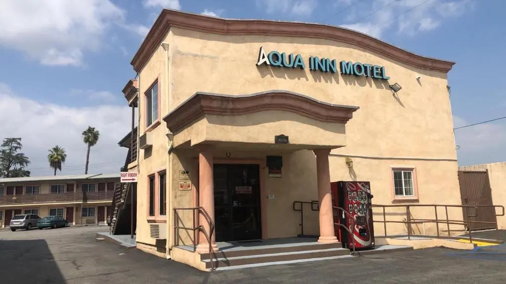 photo 1 of Aqua Inn Motel