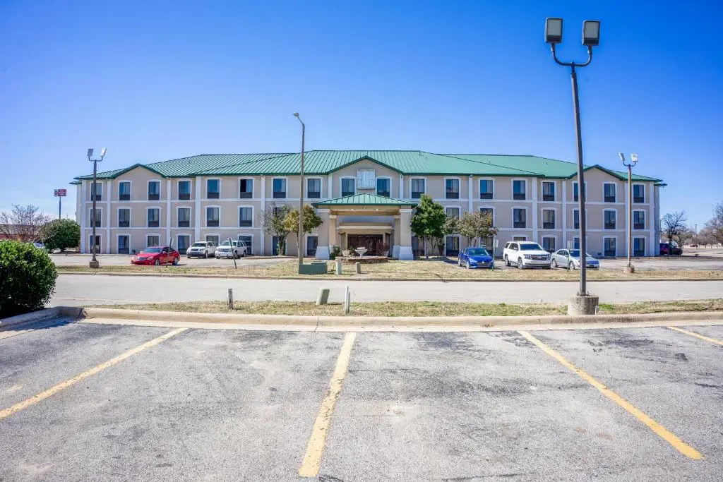photo 1 of Ark Suites By OYO Jonesboro I-555