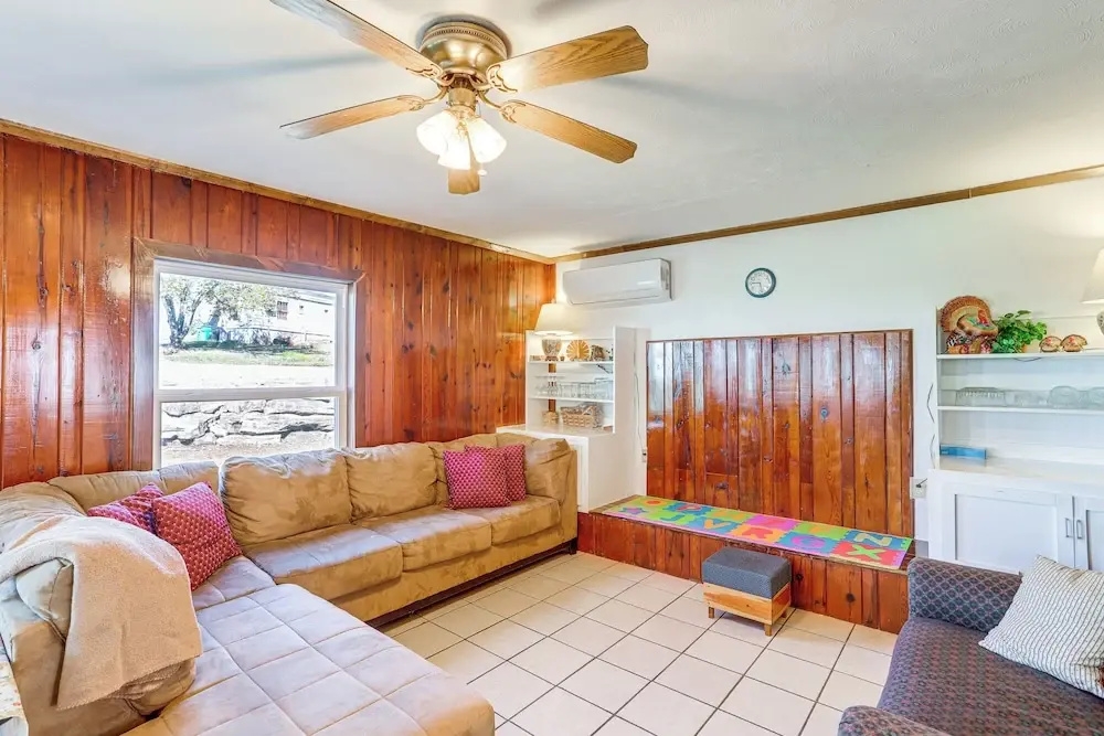 photo 1 of Arkansas Cabin w/ Deck < 1 Mi to Norfork Lake