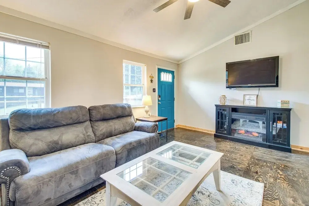 photo 1 of Arkansas Vacation Rental < 1 Mi to Norfork Lake