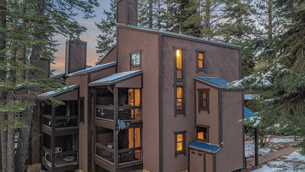 photo 1 of Arroyo by Avantstay Peaceful Mountain Townhouse w/ Large Private Balcony