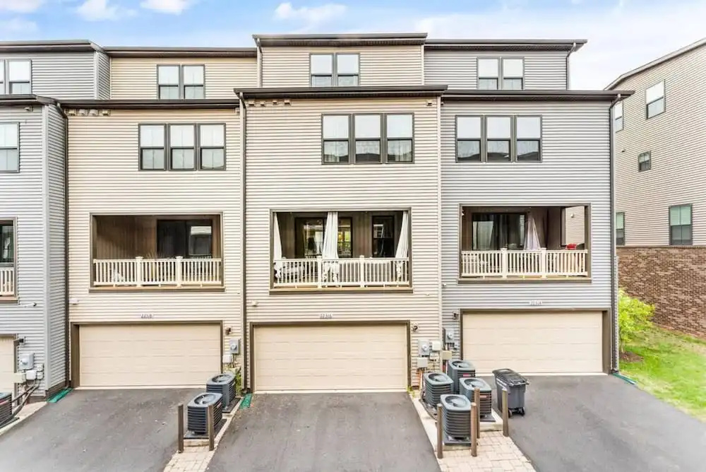 photo 1 of Ashburn 4-br Homestay Close to Dulles Metro