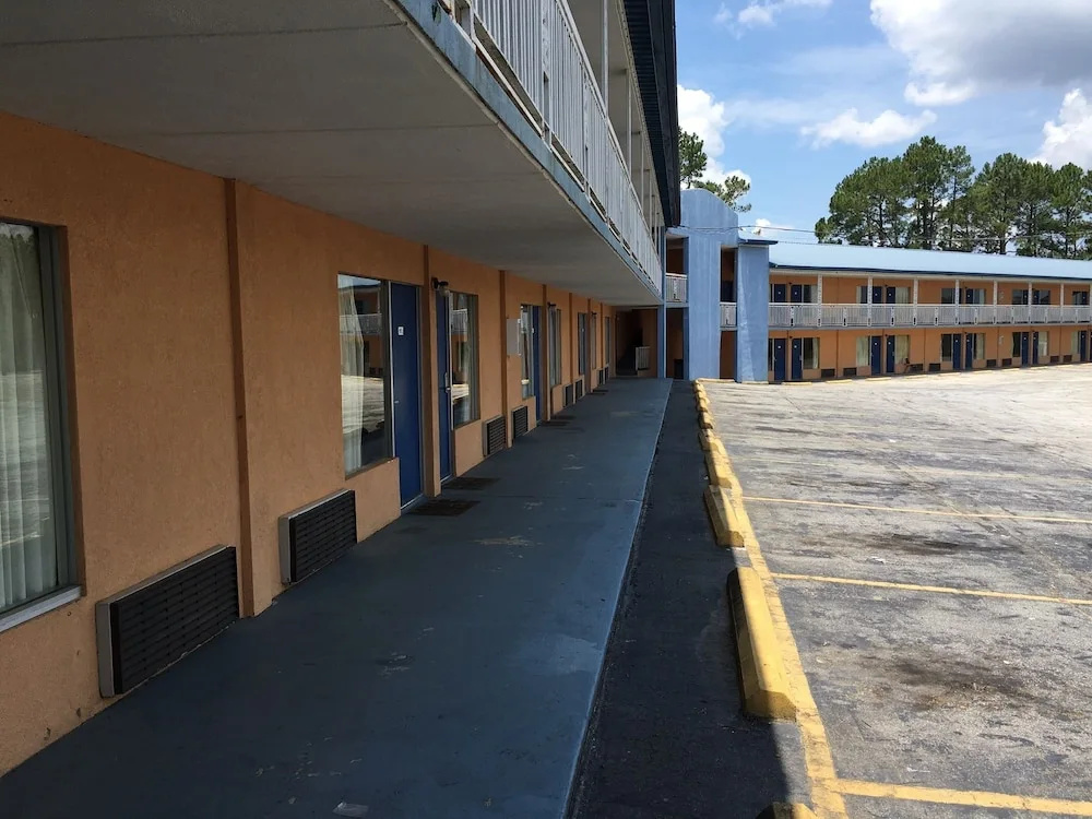 photo 1 of Ashburn Inn & RV Park