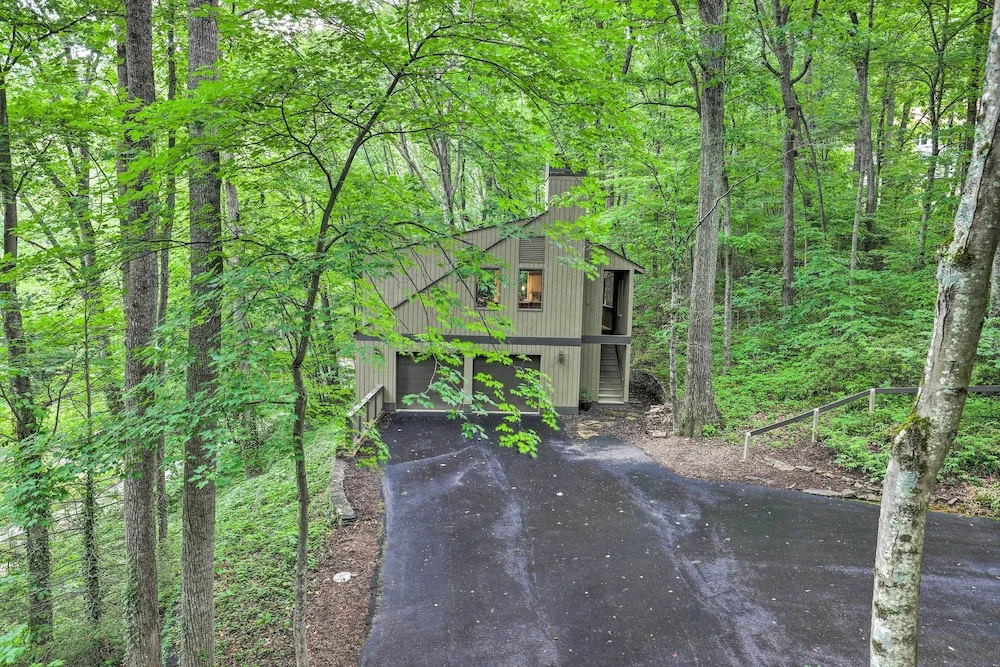 photo 1 of Carriage House Near Downtown & the Parkway