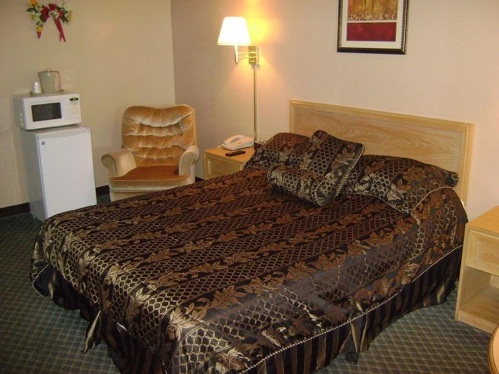photo 1 of Ashland Inn