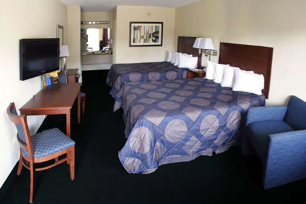 photo 1 of Atrium Inn