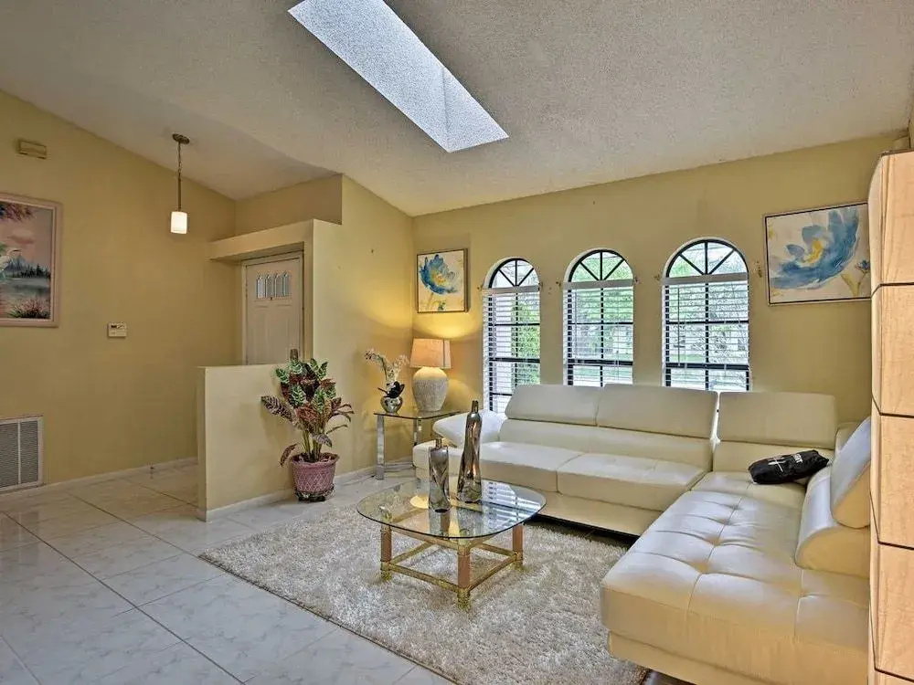 photo 1 of Avis House
