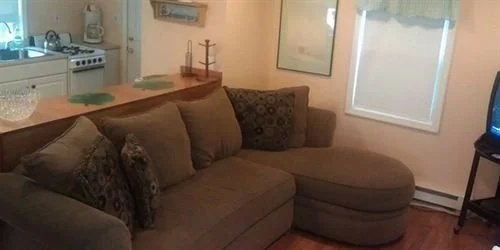 photo 1 of Avon Manor Cottage at 322