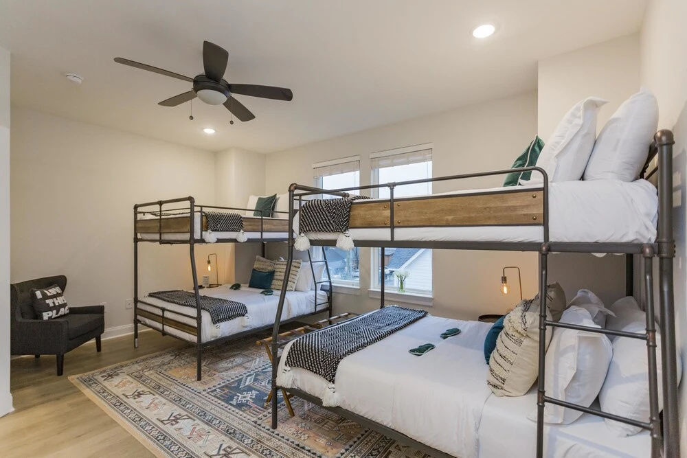 photo 1 of Bachelor/ette Buy 3 Nights get 4th Free Near Downtown--prn2