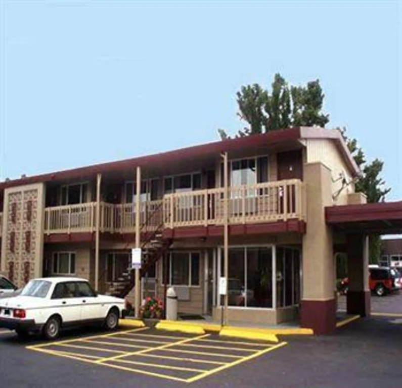 photo 1 of Banfield Motel