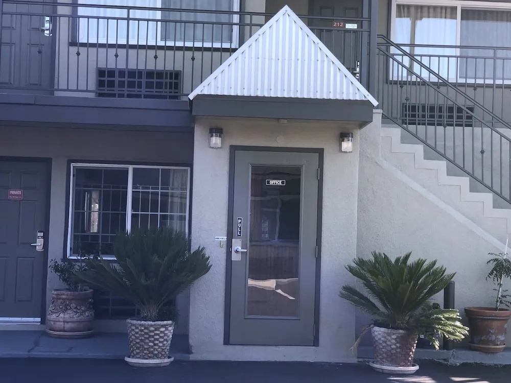 photo 1 of Bay Bridge Inn