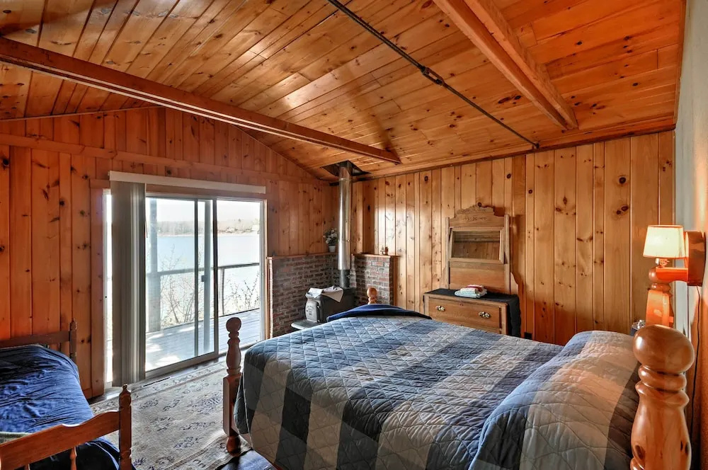 photo 1 of Bayfront Hancock Cottage w/ Beach Access & Views!