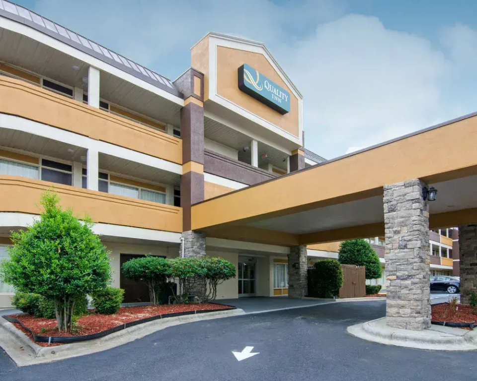 photo 1 of Baymont By Wyndham Charlotte Airport Near Uptown