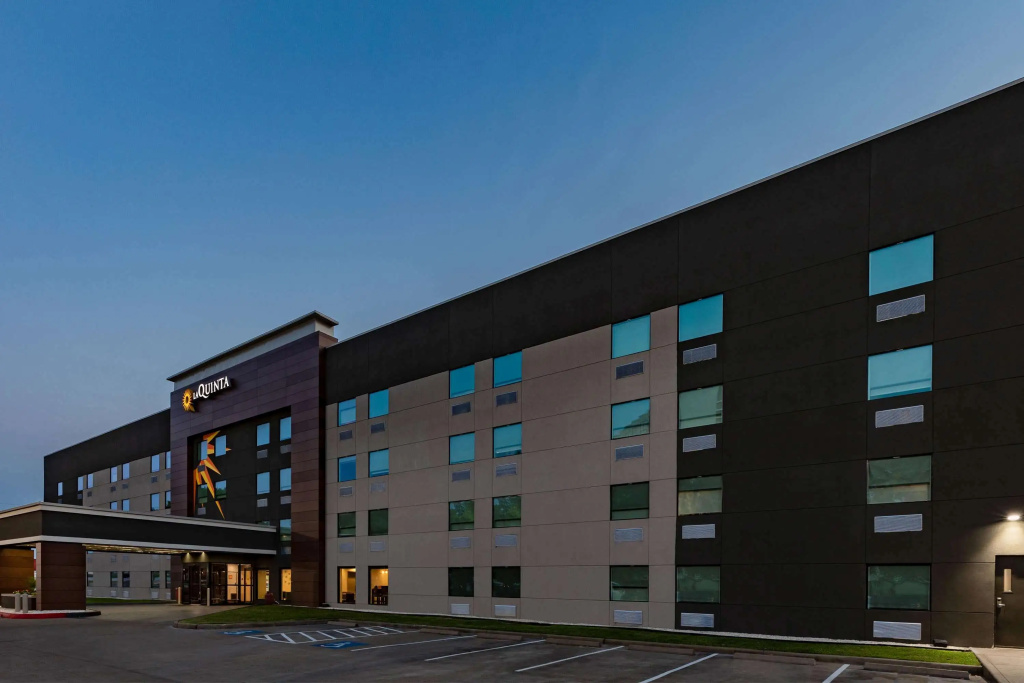 photo 1 of La Quinta Inn & Suites by Wyndham Houston Southwest
