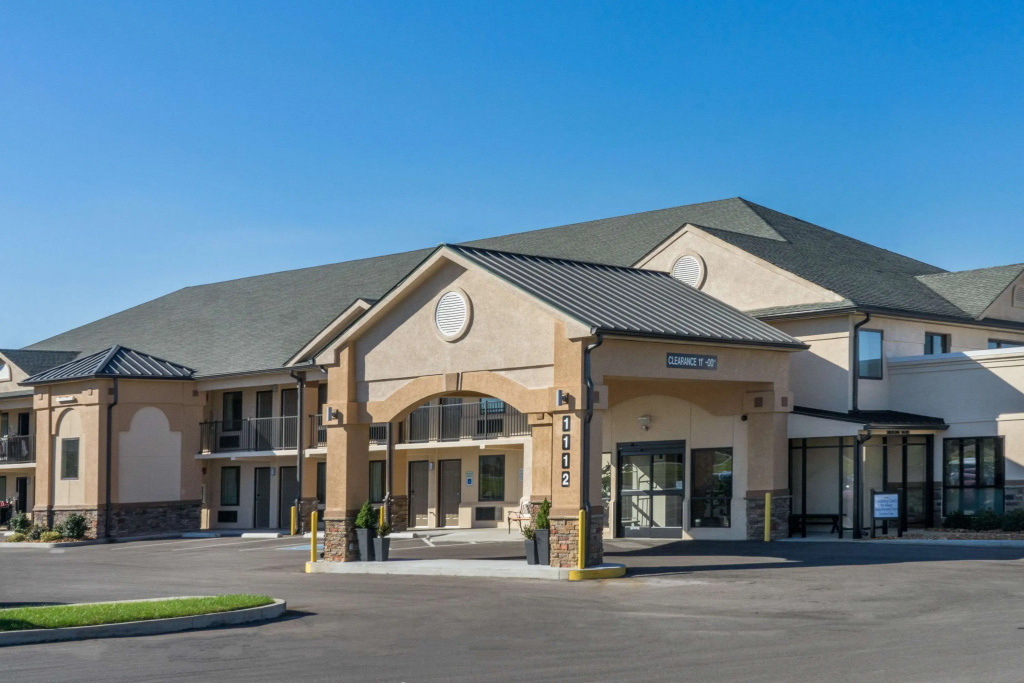 photo 1 of Baymont by Wyndham Clarksville