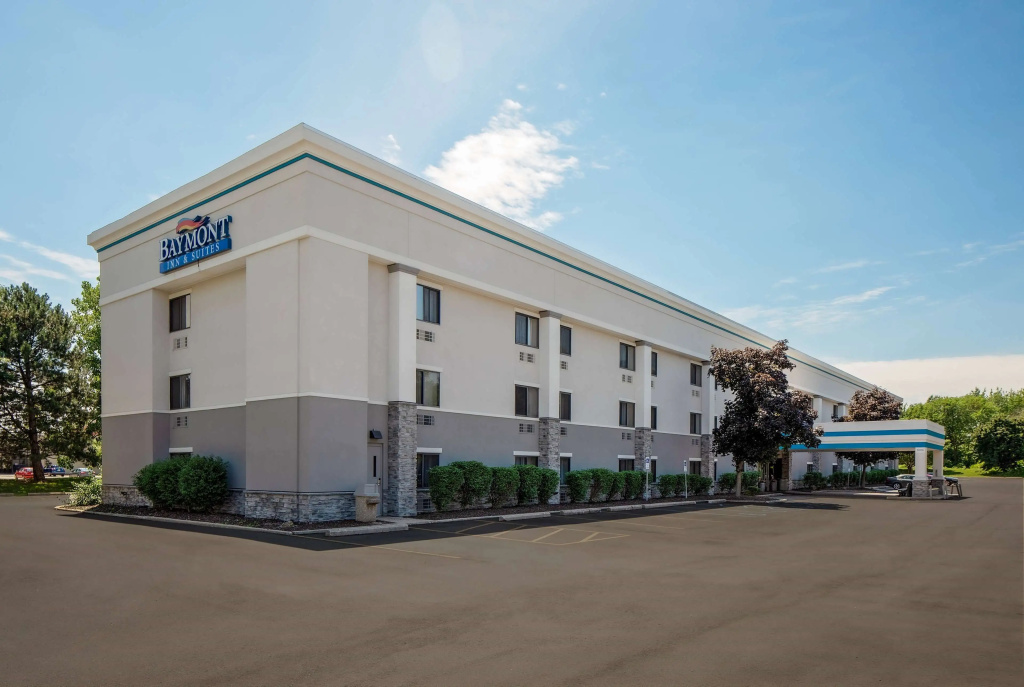 photo 1 of Baymont by Wyndham Detroit Airport/Romulus