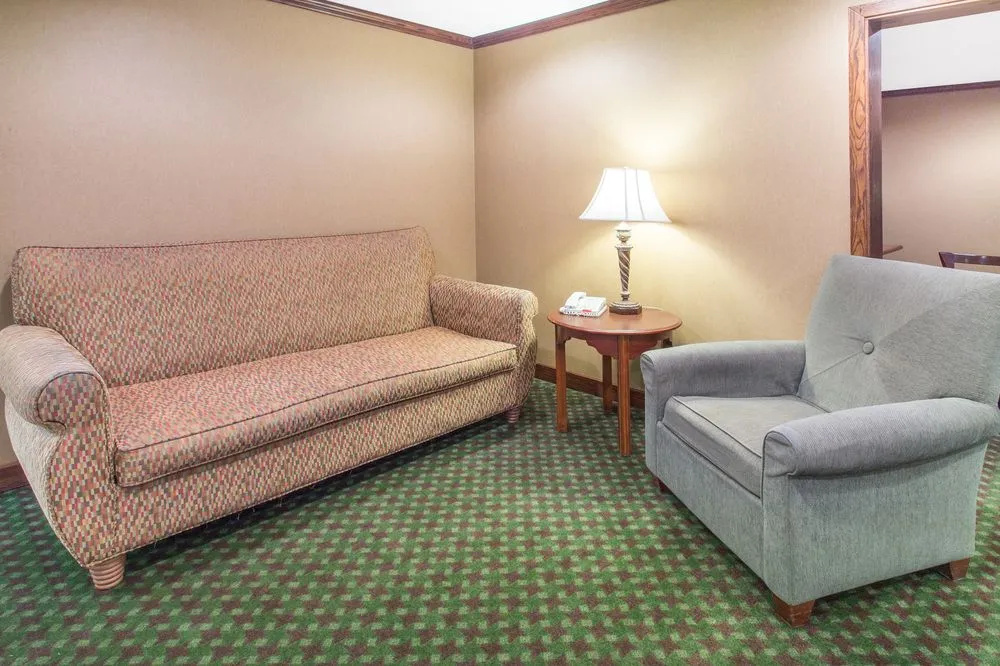 photo 1 of Baymont Inn & Suites Davenport