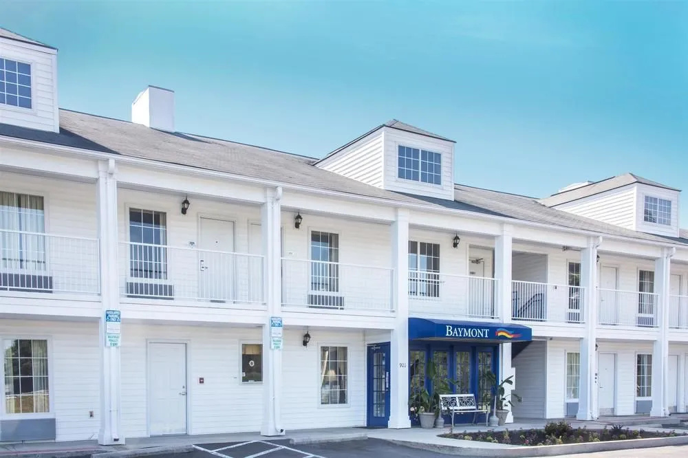photo 1 of Baymont Inn & Suites Dunn