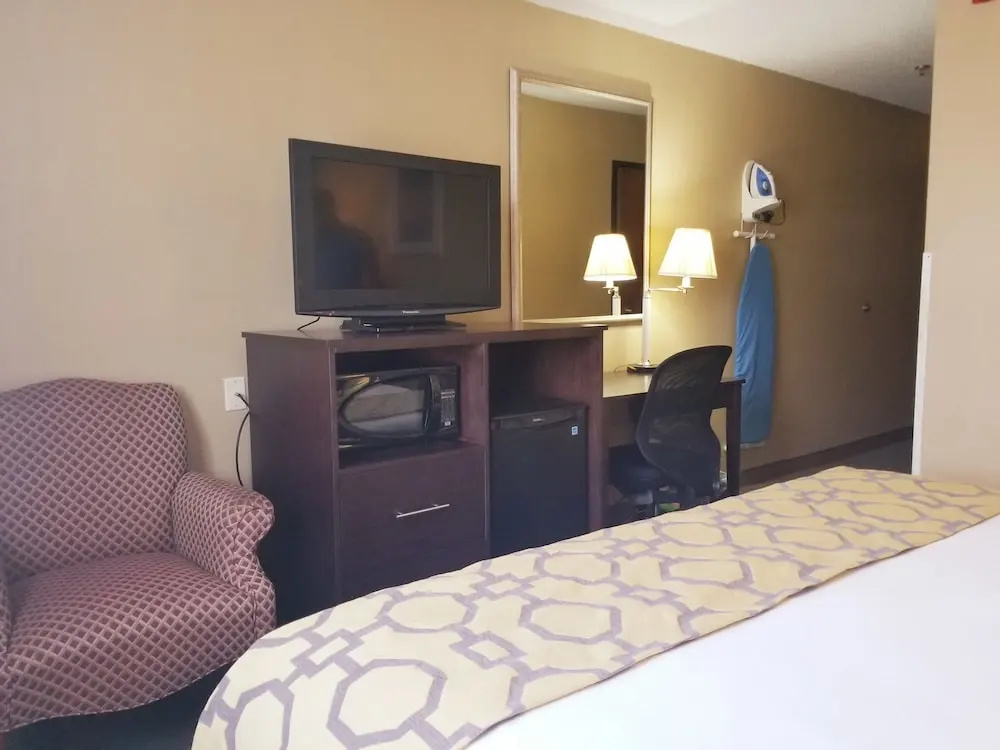 photo 1 of Baymont Inn & Suites Huber Hei